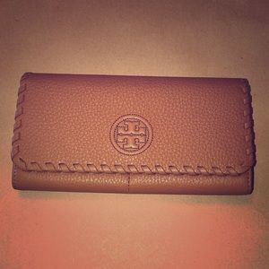 Brand new Tory Burch leather wallet.